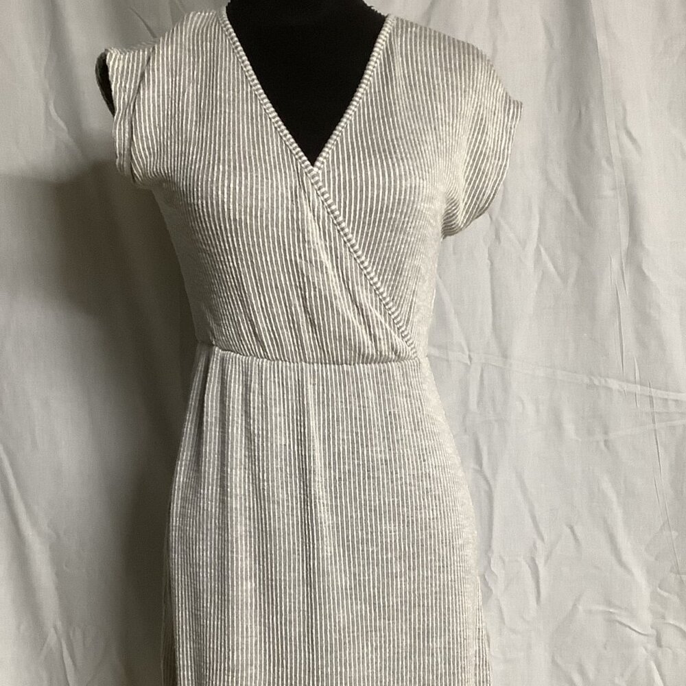 SIZE SMALL GRAY STRIPE DRESS